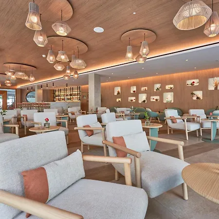 ホテル Serrano Palace