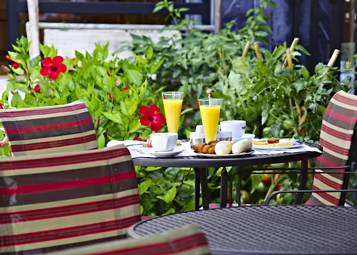 ホテル Serrano Palace