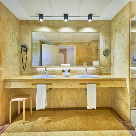 Готель Serrano Palace 5*