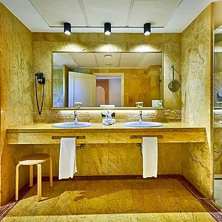 Готель Serrano Palace 5*